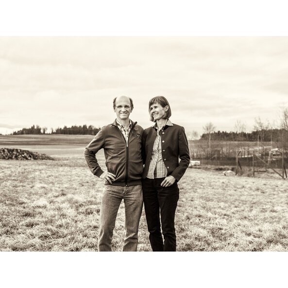 Der Tee wird direkt am Hof der Familie Kainz in Handarbeit abgepackt.