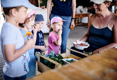 Auf dem Foto sind Kinder im Freihof zu sehen. | © SONNENTOR