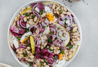 Birnen Bohnen Salat mit Ei und Kümmel-Dressing  | © SONNENTOR